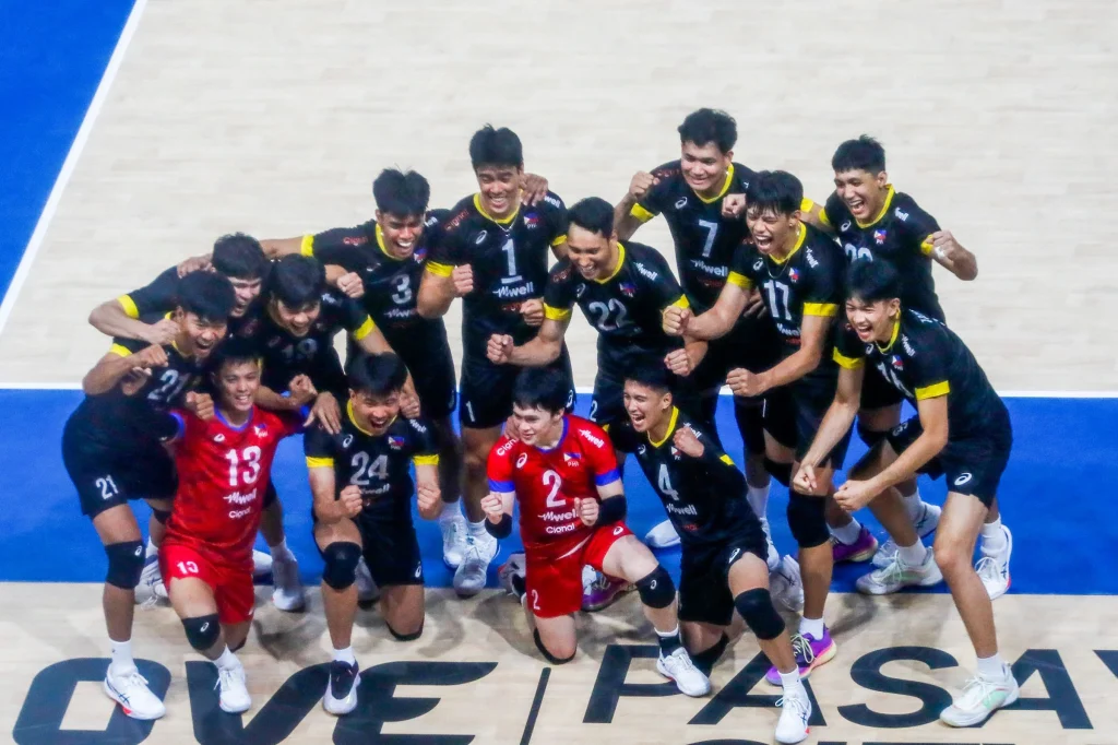Victory Roar: Alas Pilipinas Men’s Team Ignites the Crowd with Passionate Celebration